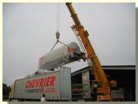 D&eacute;chargement du nouveau pressoir- Aout 2004
