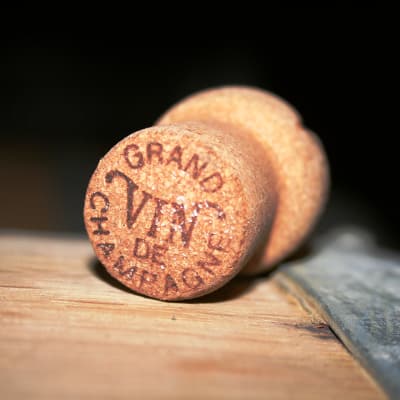 Bouchon de champagne sur tonneau d un fabricant