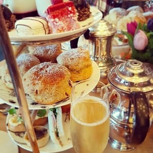 Champagne de prestige pour un afternoon tea