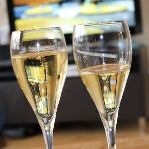 Champagne blan de blanc et flutes pour soiree tele