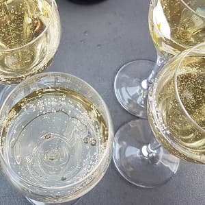 Ap&eacute;ritif au Champagne de producteur