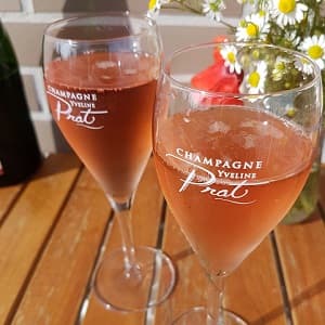 Producteur de champagne ros&eacute; pour l'&eacute;t&eacute; 