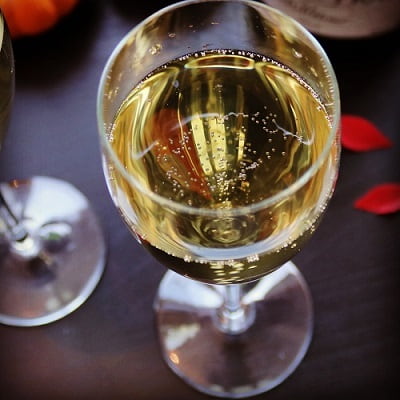 Flutes de champagne pour un cadeau pour les mari&eacute;s ou les amoureux