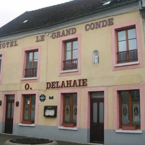 Visiter une cave de Champagne pr&egrave;s de Paris et d&eacute;jeuner dans un restaurant francais
