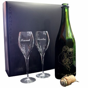 Cadeau personnalis&eacute; pour un anniversaire avec coffret de champagne et flutes